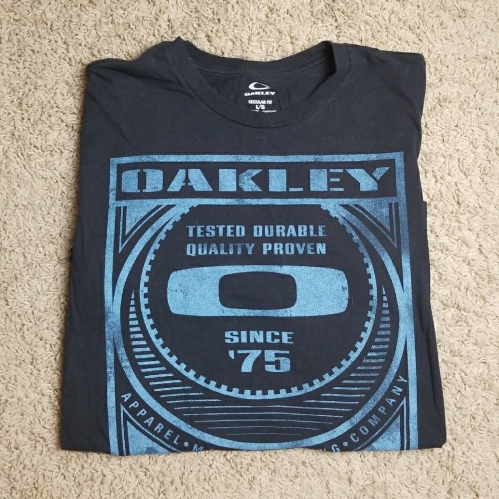 Oakley black and blue short sleeve tshirt
